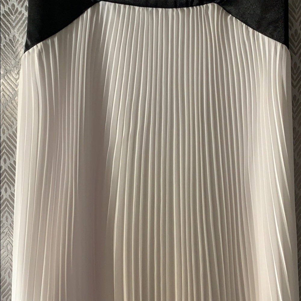 Dress - Picture 3 of 8